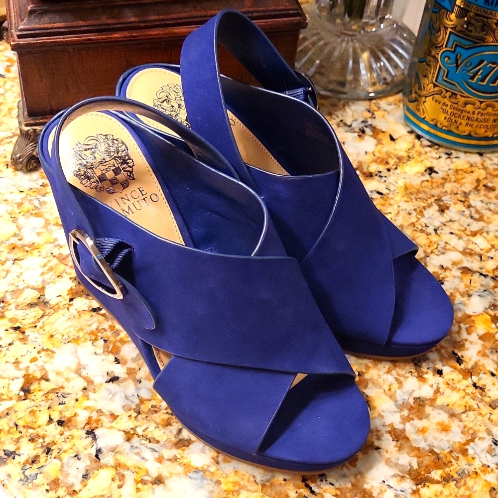 Navy blue leather Vince khamudo wedge sandal  Size 7